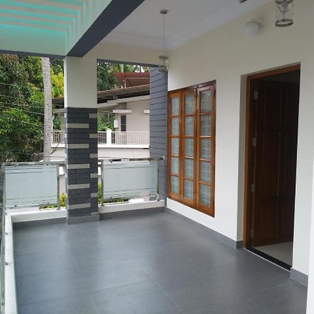 Sowparnika N.V Nagar Peroorkada Villa Thiruvananthapuram Ngoại thất bức ảnh