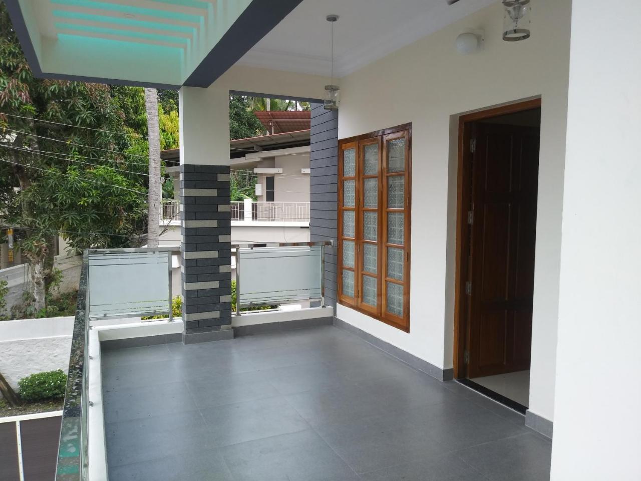 Sowparnika N.V Nagar Peroorkada Villa Thiruvananthapuram Ngoại thất bức ảnh